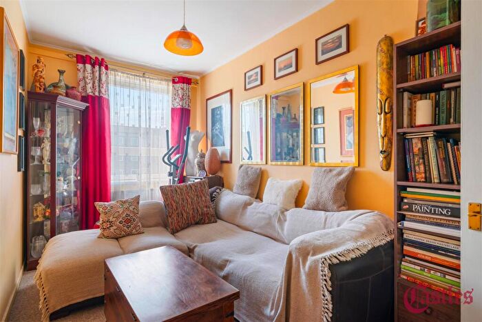 1 Bedroom Apartment For Sale In Lea View House, Springfield, E5