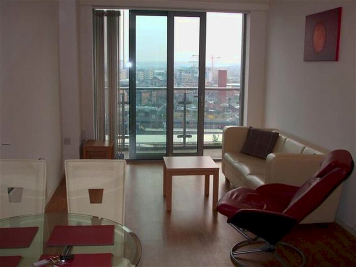 2 Bedroom Flat To Rent In Whitehall Quay, Leeds, West Yorkshire, LS1