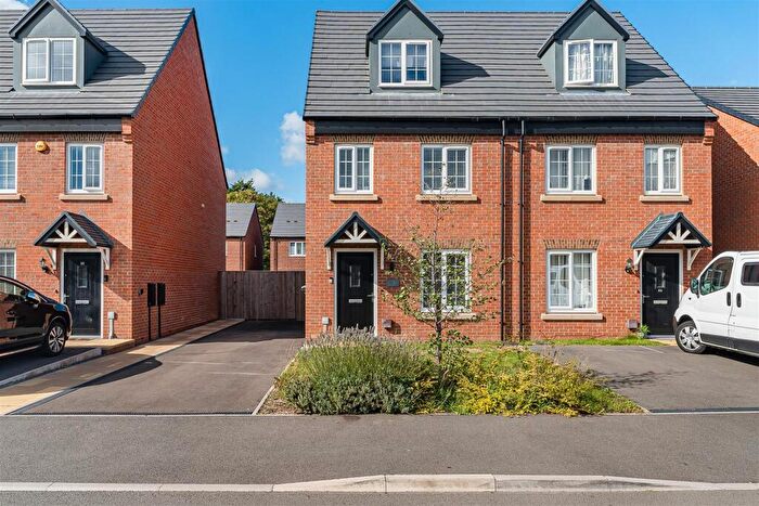 3 Bedroom Semi-Detached House For Sale In Riverside Lane, Doncaster, DN2