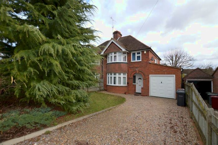 3 Bedroom Semi-Detached House To Rent In Baydon Drive, Reading, RG1