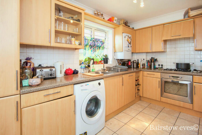 2 Bedroom Flat To Rent In Twig Folly Close, Bethnal Green, E2