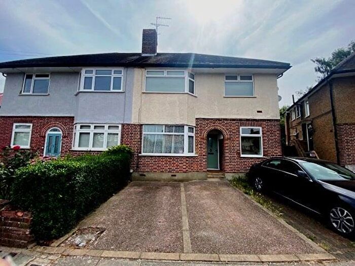 2 Bedroom Ground Maisonette To Rent In Canonbury Road, EN1