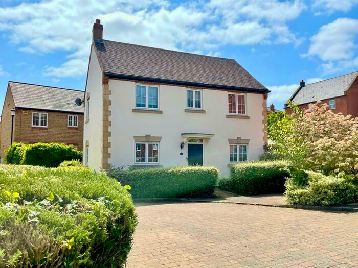 3 Bedroom Detached House To Rent In Whittington Chase, Kingsmead, MK4