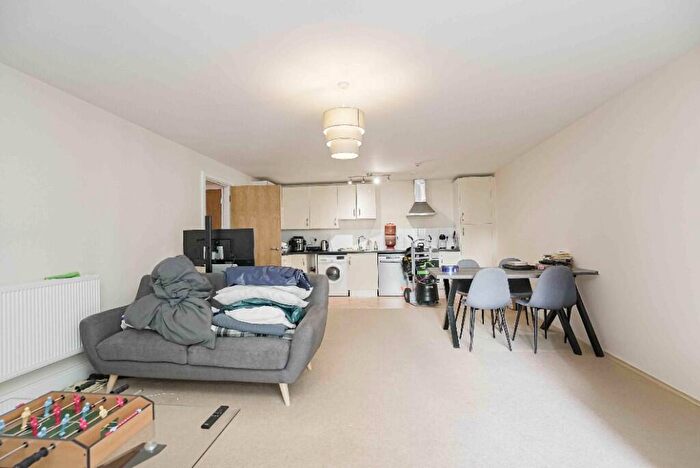 2 Bedroom Apartment To Rent In Westwood House, Millharbour, E14
