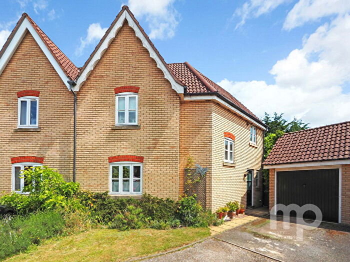 3 Bedroom Semi-Detached House For Sale In Bramble Way, Wymondham, NR18