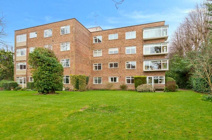 2 Bedroom Penthouse To Rent In Buckingham Close, Guildford, Surrey, GU1