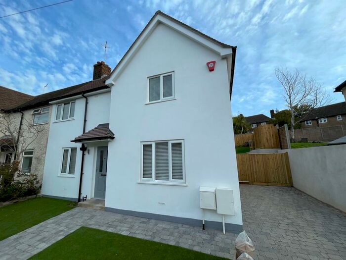 4 Bedroom Semi-Detached House To Rent In Hillside, Bevendean, Brighton, BN2