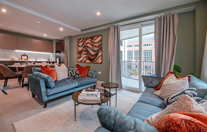 3 Bedroom Flat To Rent In Quarry Hill, Leeds, LS2