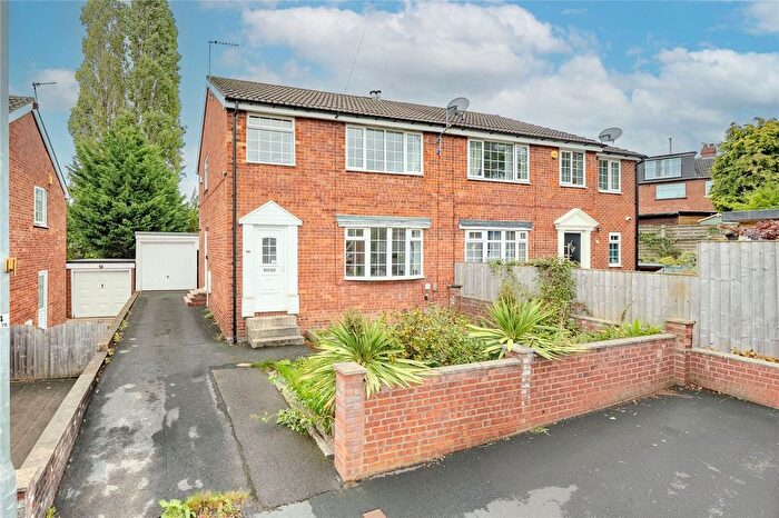 3 Bedroom Semi-Detached House For Sale In Glenlea Close, Stanningley, Pudsey, LS28