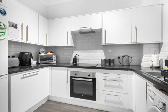 2 Bedroom Apartment For Sale In Charwood Road, Wokingham, RG40