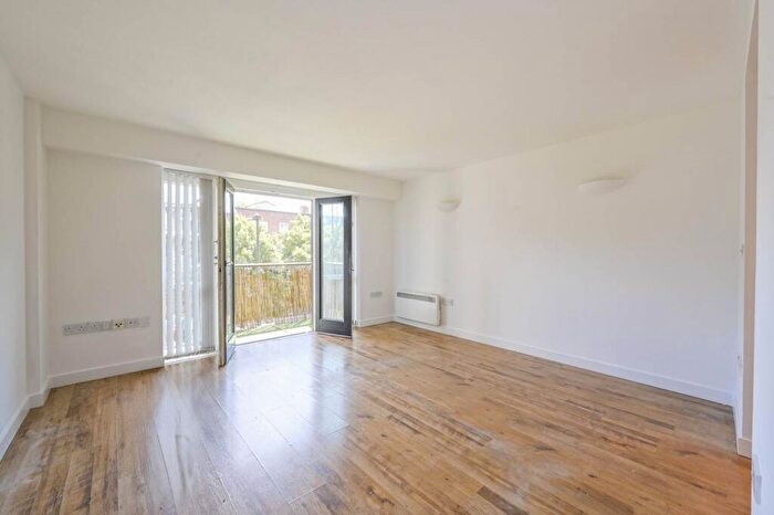 1 Bedroom Flat To Rent In Stepney Way, Whitechapel, London, E1