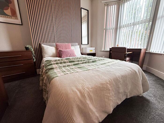 4 Bedroom House To Rent In Hall Lane, L7