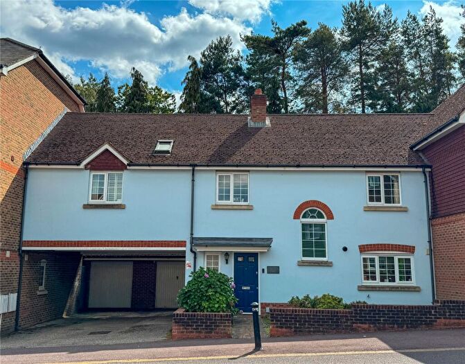 5 Bedroom Terraced House For Sale In East Hundreds, Fleet, Hampshire, GU51