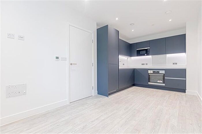 2 Bedroom Detached House To Rent In Clovelly Road, Hounslow, TW3