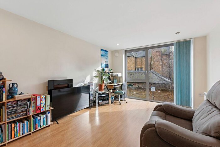 1 Bedroom Flat For Sale In Cudworth Street, London, E1