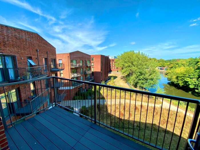 2 Bedroom Apartment To Rent In Walnut Tree Close, Guildford, GU1