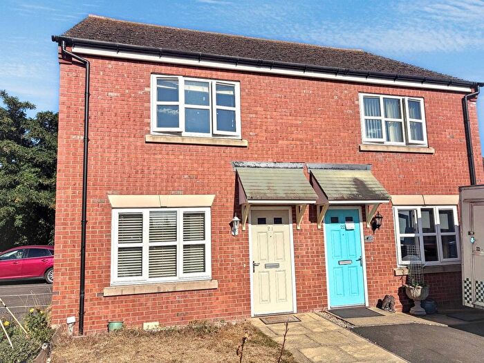 3 Bedroom Semi Detached House For Sale In Wharrad Close, Alcester, Warwickshire, B50