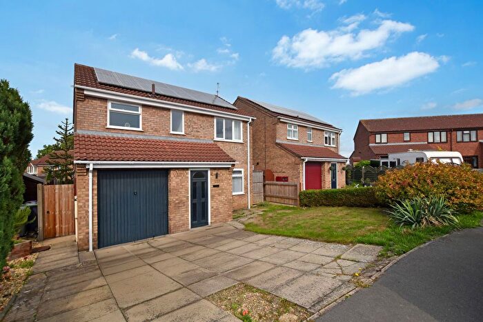 3 Bedroom Detached House For Sale In Heathfield Avenue, Branston, Lincoln, LN4