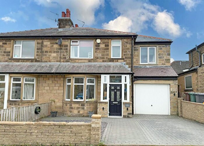 4 Bedroom Semi-Detached House For Sale In Breakmoor Avenue, Silsden, BD20
