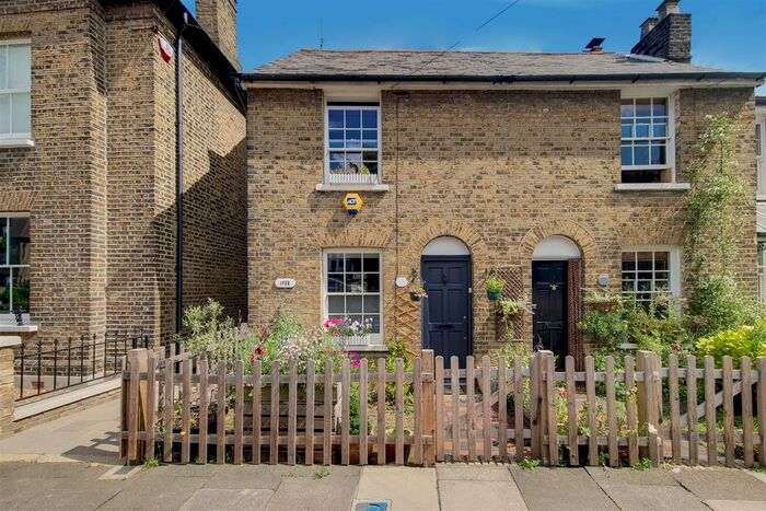 2 Bedroom Cottage To Rent In Vicars Moor Lane, Winchmore Hill, N21