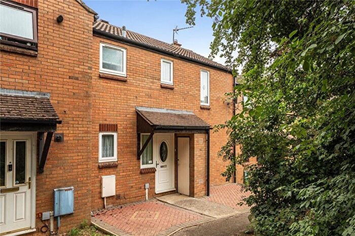 3 Bedroom Terraced House For Sale In Jasmine Walk, Banbury, Oxfordshire, OX16