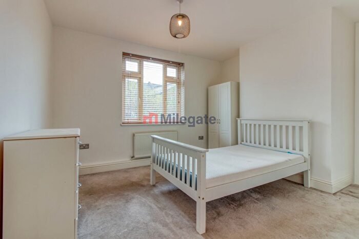 4 Bedroom Flat To Rent In Jebb Avenue, London, SW2