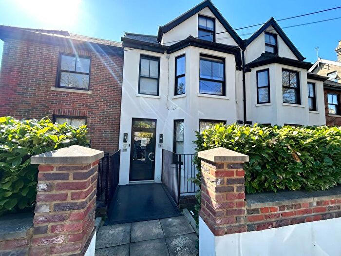 1 Bedroom Flat To Rent In Priory Avenue, High Wycombe, HP13