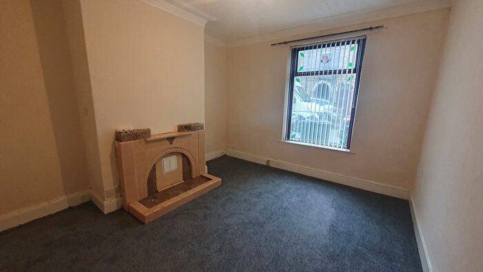 4 Bedroom Terraced House To Rent In Alexandra Street, Bradford, BD7