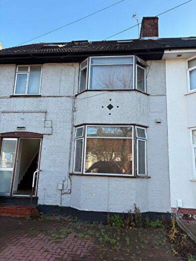 Studio To Rent In Selborne Gardens, London, NW4