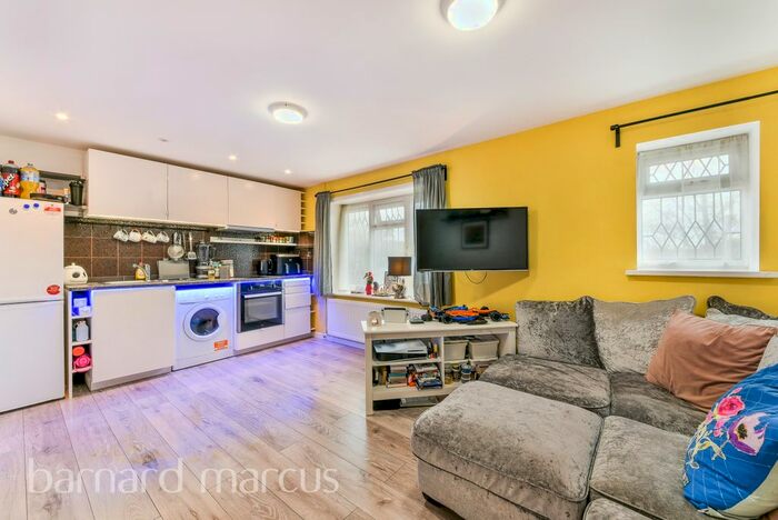 1 Bedroom Flat To Rent In Sunbury Way, Hanworth, Feltham, TW13