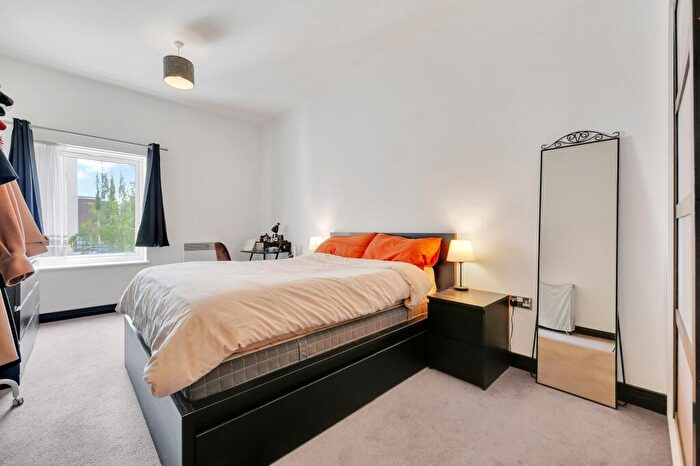 1 Bedroom Flat To Rent In The Quadrangle House, Stratford, E15