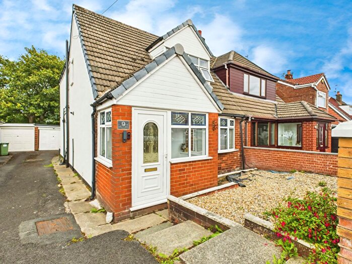 3 Bedroom Semi-Detached House For Sale In Vicarage Drive, Haydock, WA11