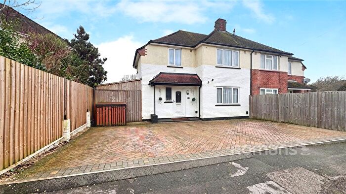 3 Bedroom Semi Detached House For Sale In May Crescent, Ash, Aldershot, GU12