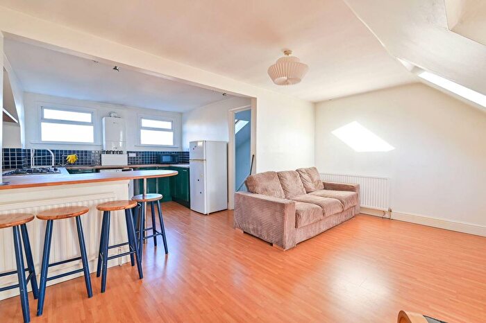 1 Bedroom Flat To Rent In Glengarry Road, East Dulwich, London, SE22
