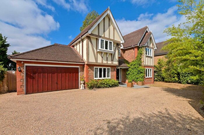 5 Bedroom Detached House For Sale In Harvest Hill Road, Maidenhead, Berkshire, SL6