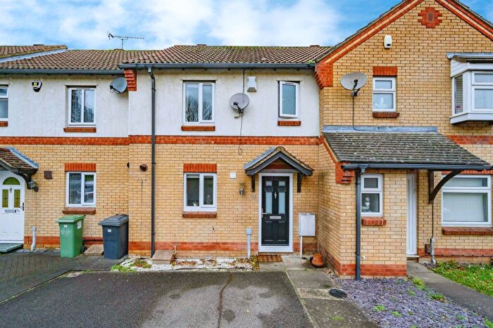 2 Bedroom Terraced House For Sale In Lorimer Close, Luton, LU2