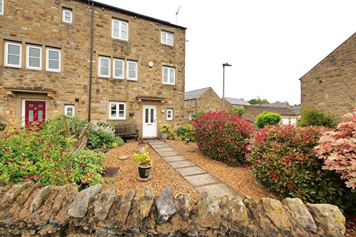 4 Bedroom End Of Terrace House For Sale In Hammerton Drive, Hellifield, BD23