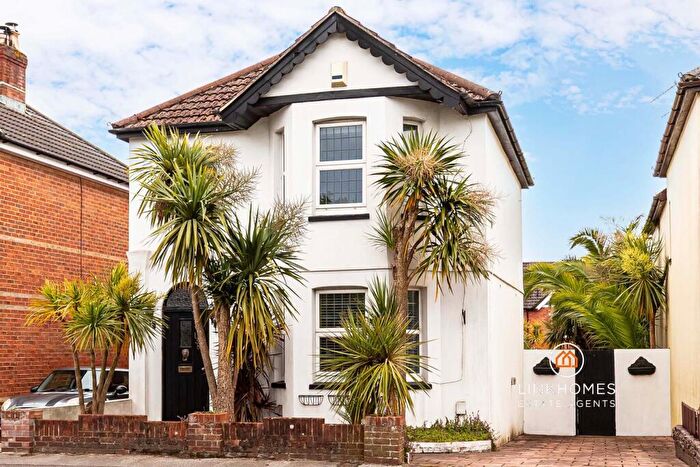 4 Bedroom Detached House For Sale In Bournemouth Road, Poole, BH14