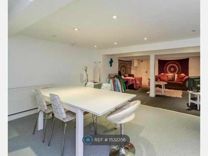 6 Bedroom Terraced House To Rent In Lewes Road, Brighton, BN2