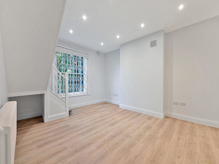 1 Bedroom Apartment To Rent In The Gardens, East Dulwich London, SE22