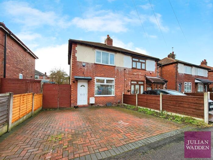 2 Bedroom Semi Detached House For Sale In The Quadrant, Offerton, Stockport, SK1