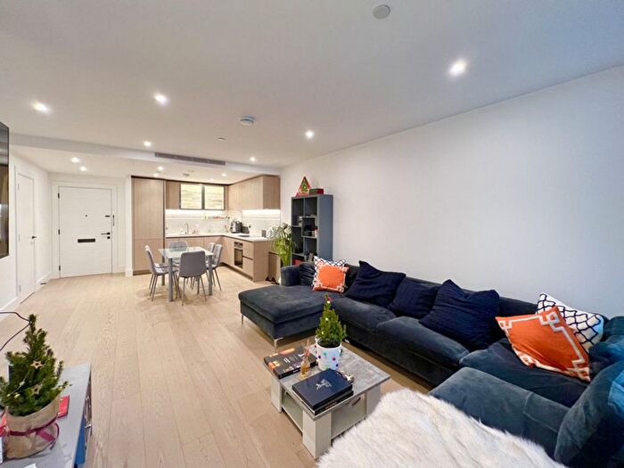 1 Bedroom Flat To Rent In Bowden House, London, SW11