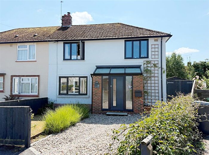 3 Bedroom Semi-Detached House For Sale In Hill Close, Newbury, RG14