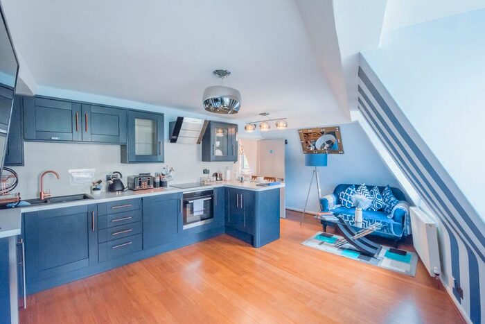 1 Bedroom Flat To Rent In North Parade, Bath, BA1