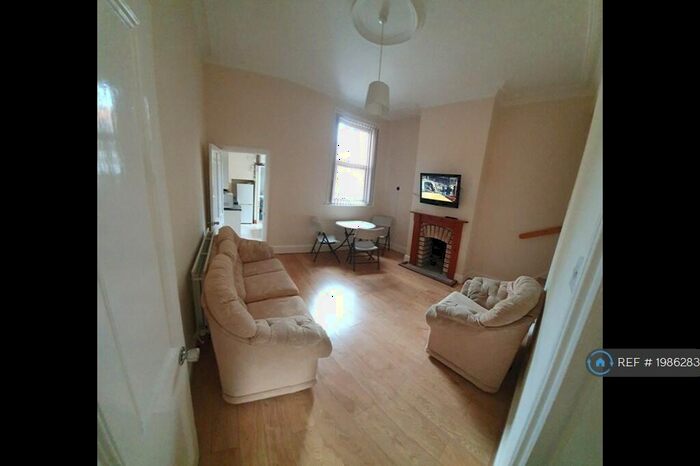 4 Bedroom Terraced House To Rent In Beresford Street, Stoke-On-Trent, ST4