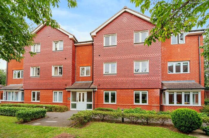 2 Bedroom Flat To Rent In Knotley Way, West Wickham, BR4