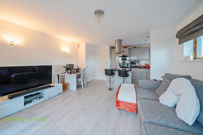 2 Bedroom Flat For Sale In Simpson Close, Croydon, CR0