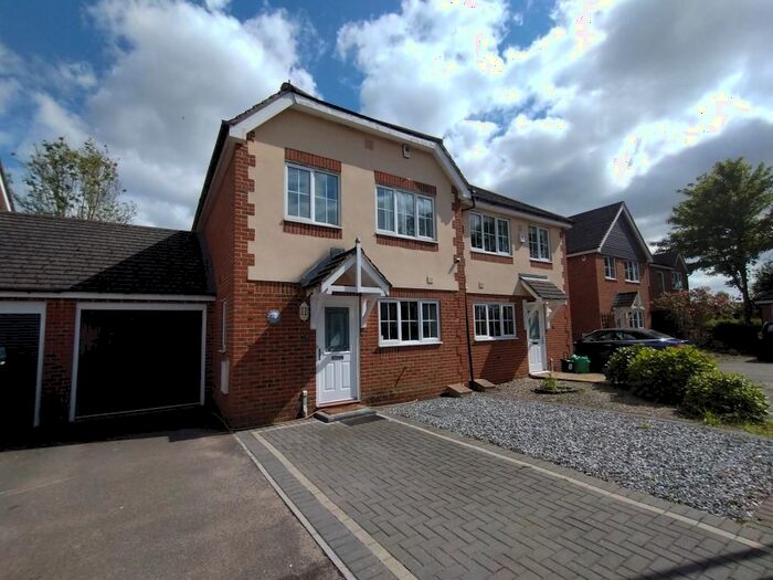 3 Bedroom Semi-Detached House To Rent In Wokingham, Berkshire, RG41