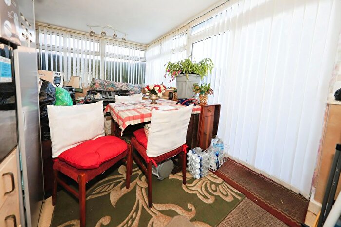 3 Bedroom Terraced House For Sale In Pembroke Avenue, Wolverhampton, West Midlands, WV2