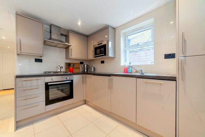 2 Bedroom Flat To Rent In Albert Road, London, E10